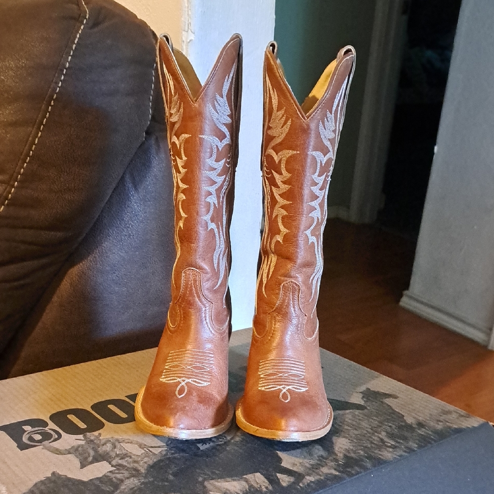 Idyllwind Brown Heeled Boots with White Embroidery